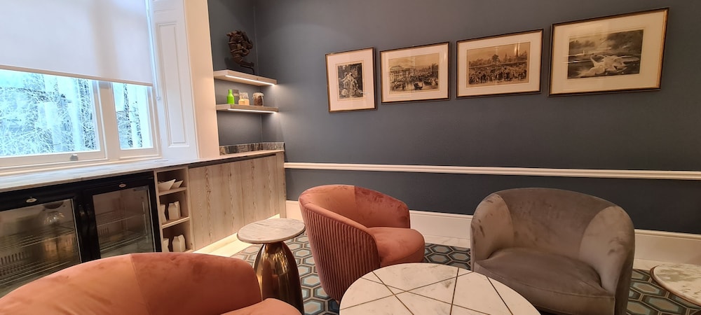 Commodore Hotel London 46/55