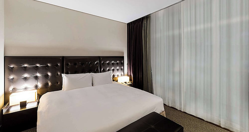 PREMIER, SUITE, KING BED, PARK VIEW, LIVING AREA