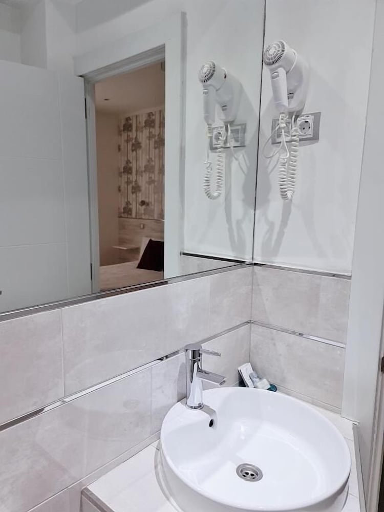 Hostal Met Madrid 24/30