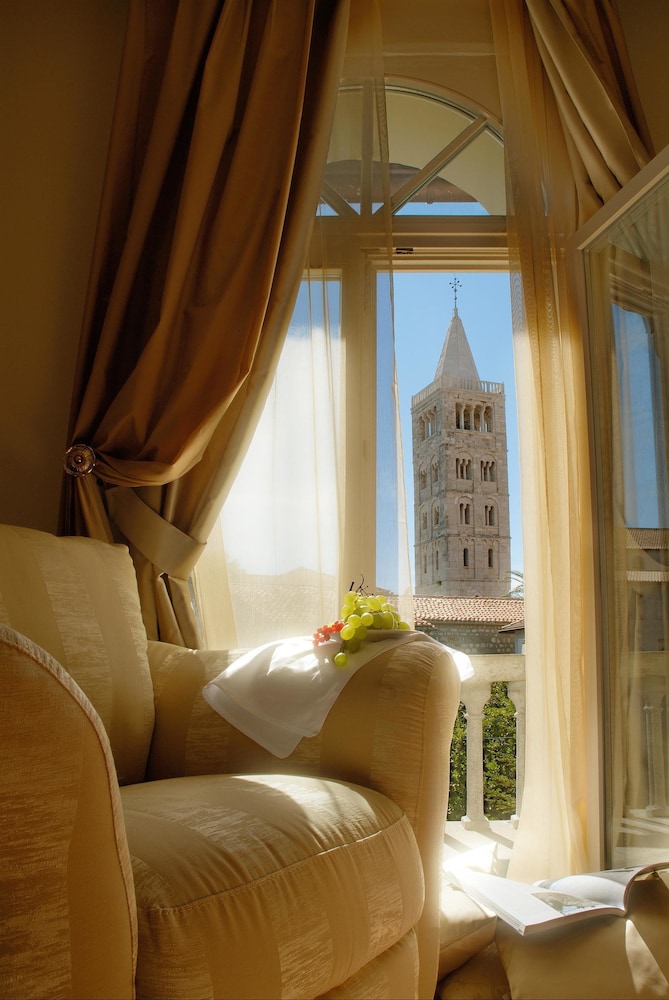 Arbiana Heritage Hotel 60/78