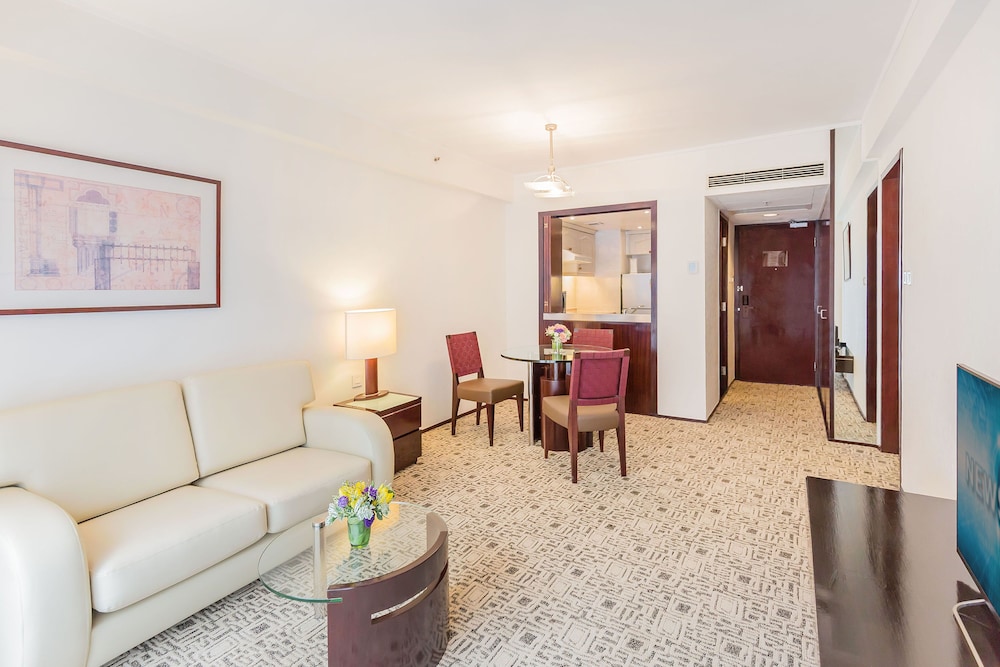 Regal Airport Hotel 44/67