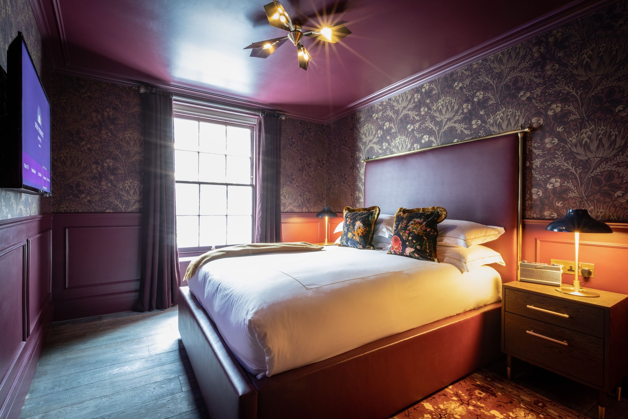SUITE, KING BED
