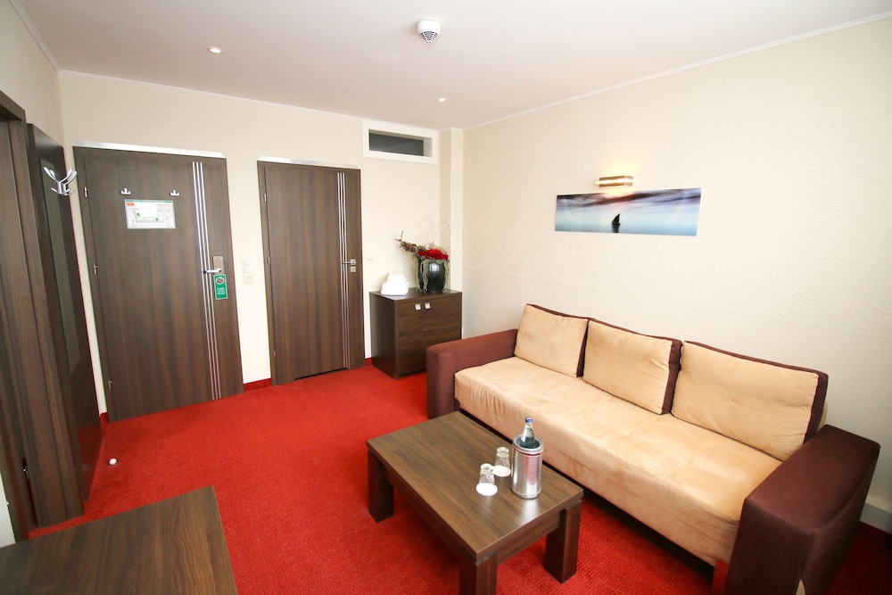 home Hotel 23/40