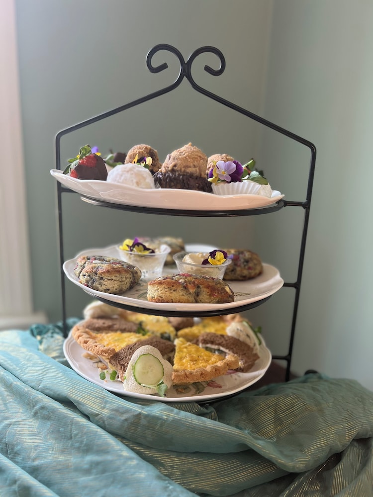 Colonial Gardens Bed & Breakfast 14/43