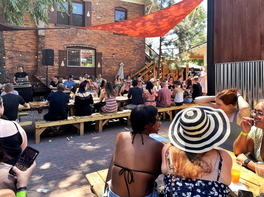 Bunk & Brew Historic Lucas House 63/71