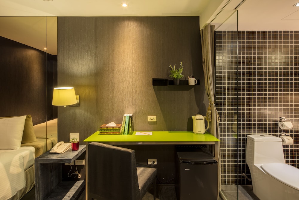 FINDERS HOTEL 47/50