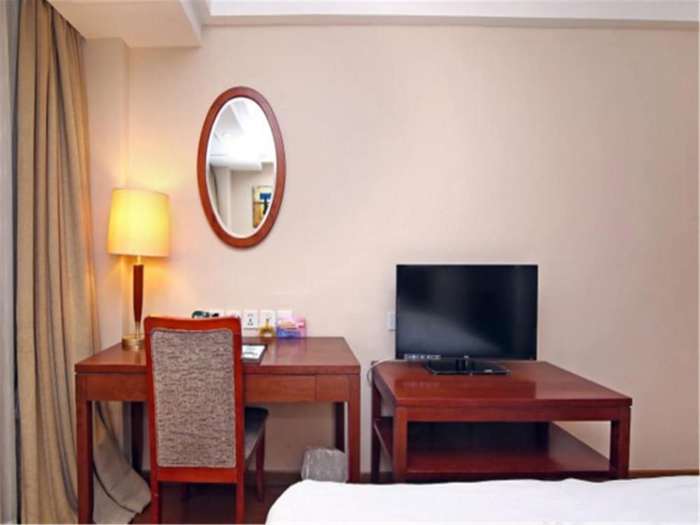 GreenTree Inn Shanghai Jingan Railway Station Xinzha Road Business Hotel 16/17
