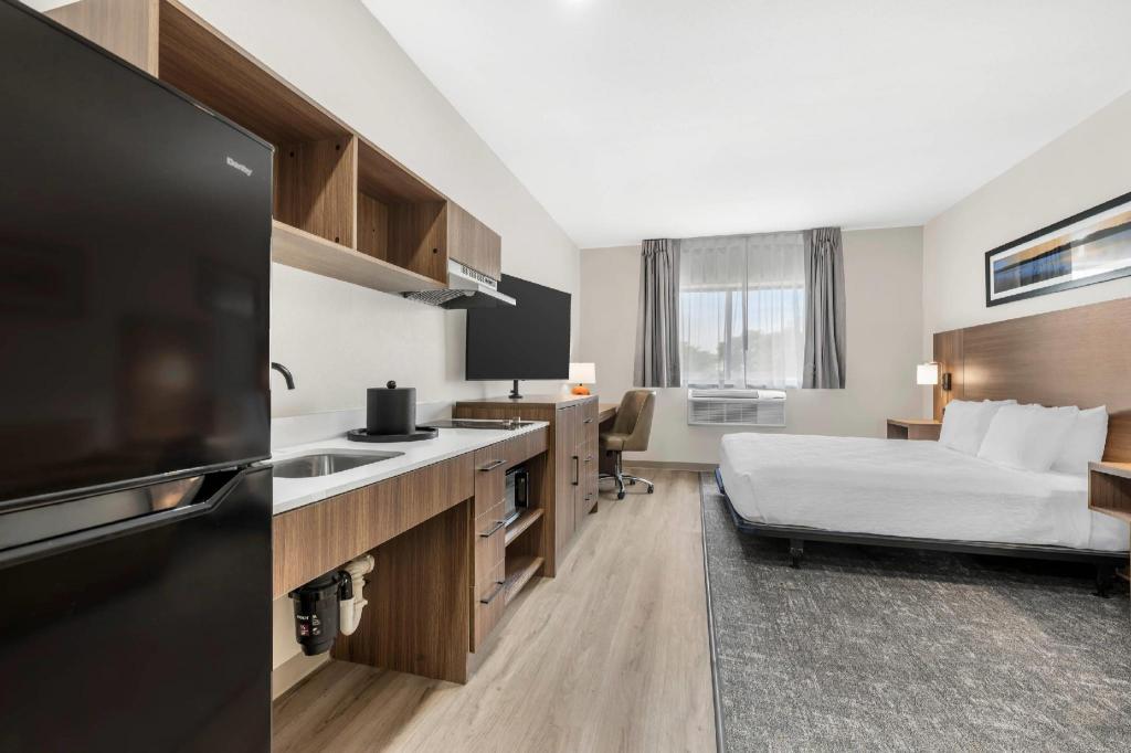 Upgrade, Efficiency, King Bed, Accessible