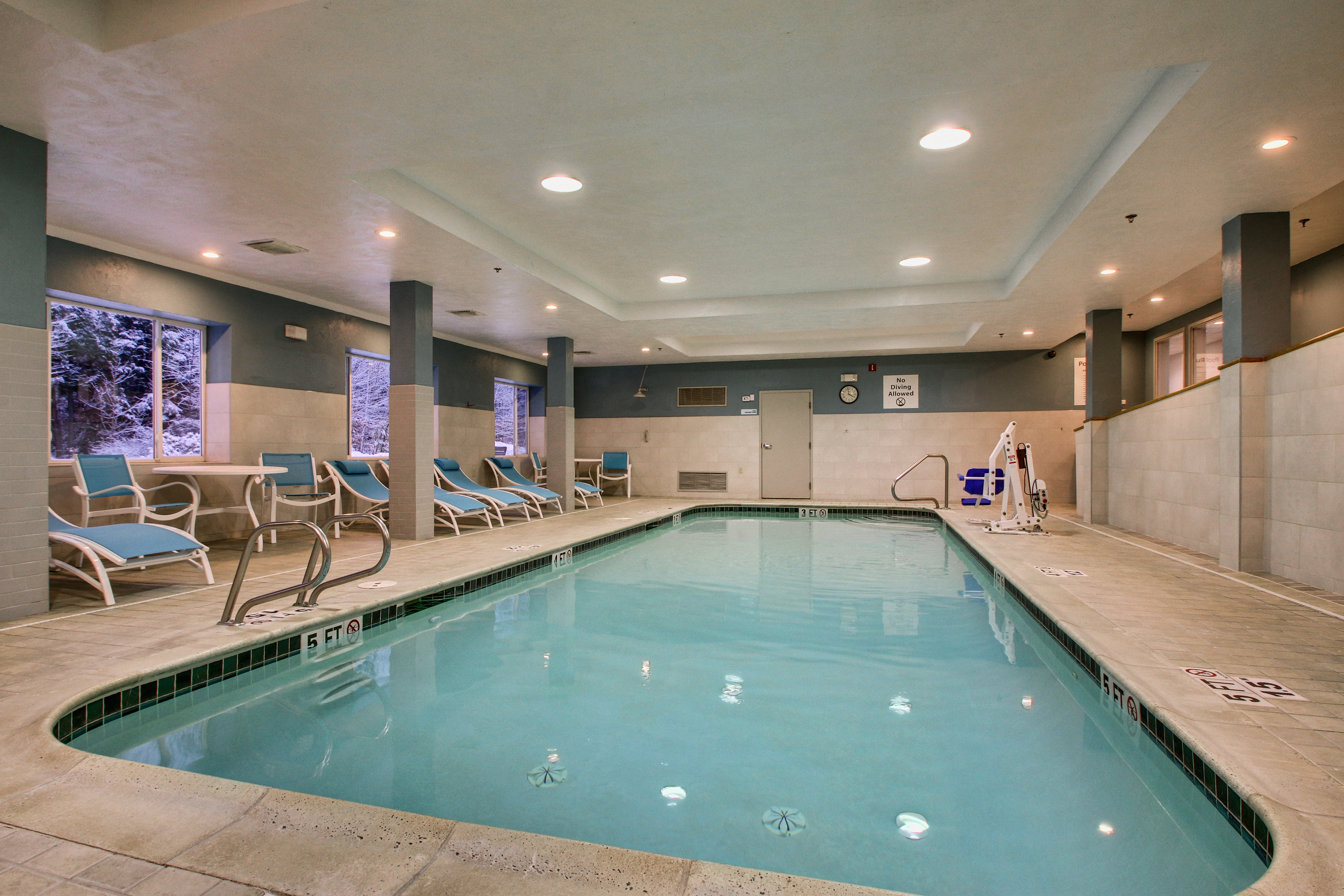 Holiday Inn Express & Suites Lincoln East - White Mountains 28/47