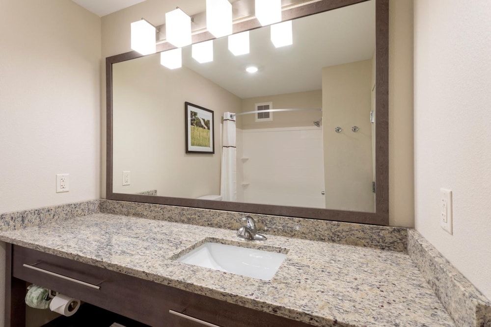 GrandStay Hotel & Suites Cannon Falls 38/40