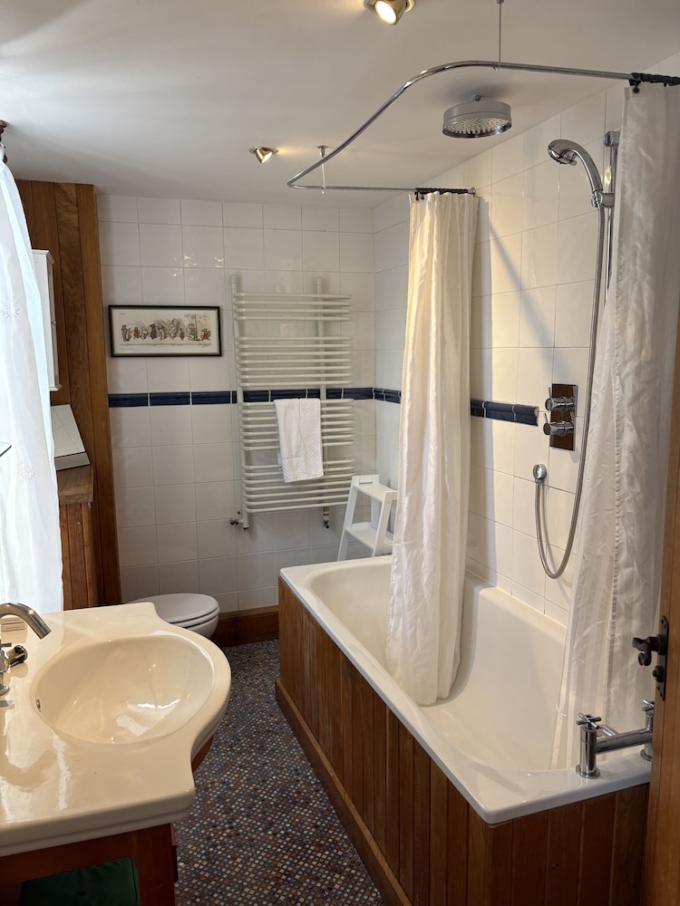 Augill Castle Hotel 45/47