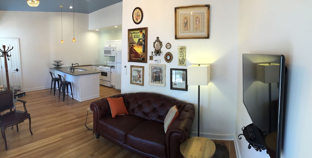 Painted Lady Bed & Brew 45/73