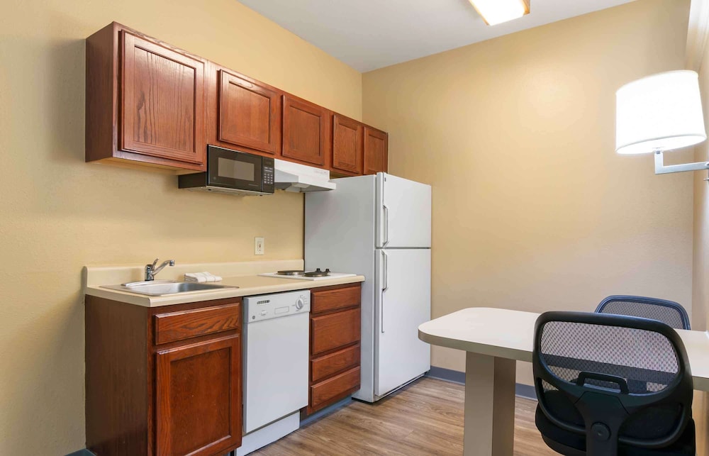 Extended Stay America- Kansas City - Overland Park - Metcalf 53/53