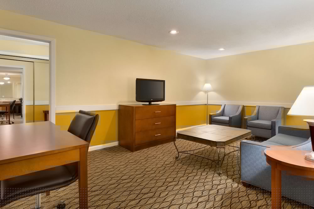 Country Inn and Suites by Radisson, Mishawaka - Southbend 15/24