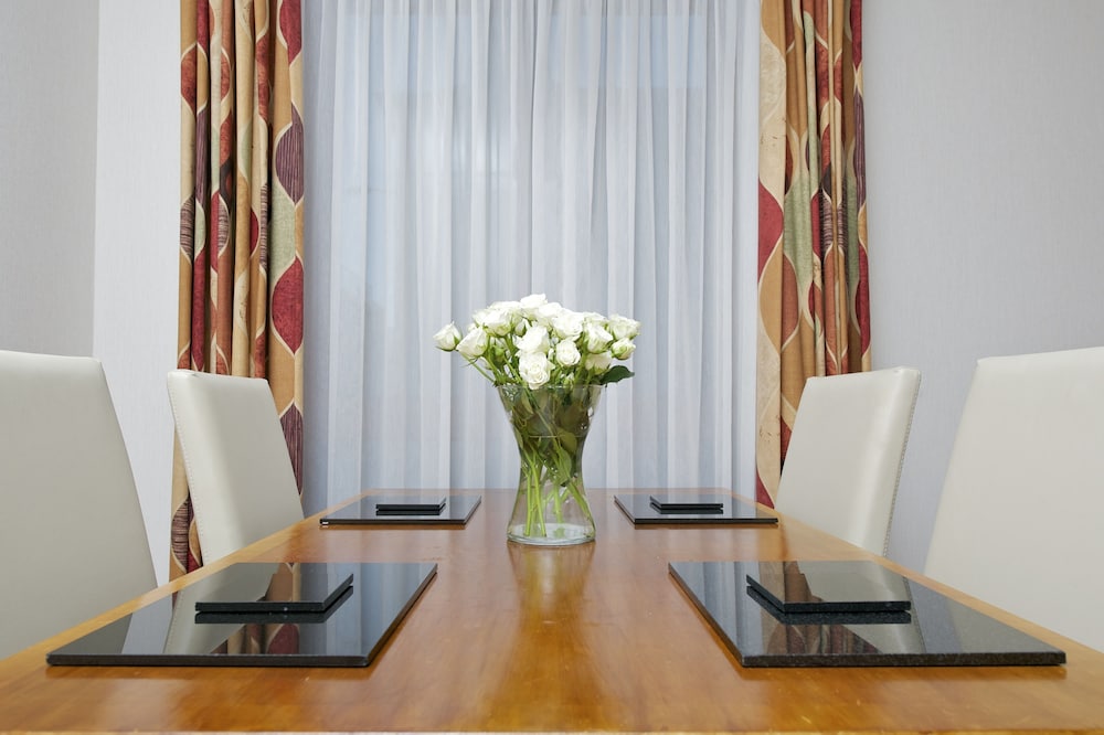 The Knight Residence by Mansley Serviced Apartments 41/46