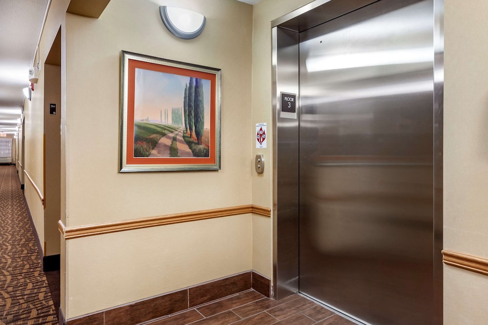 Sleep Inn & Suites Hays I-70 33/59