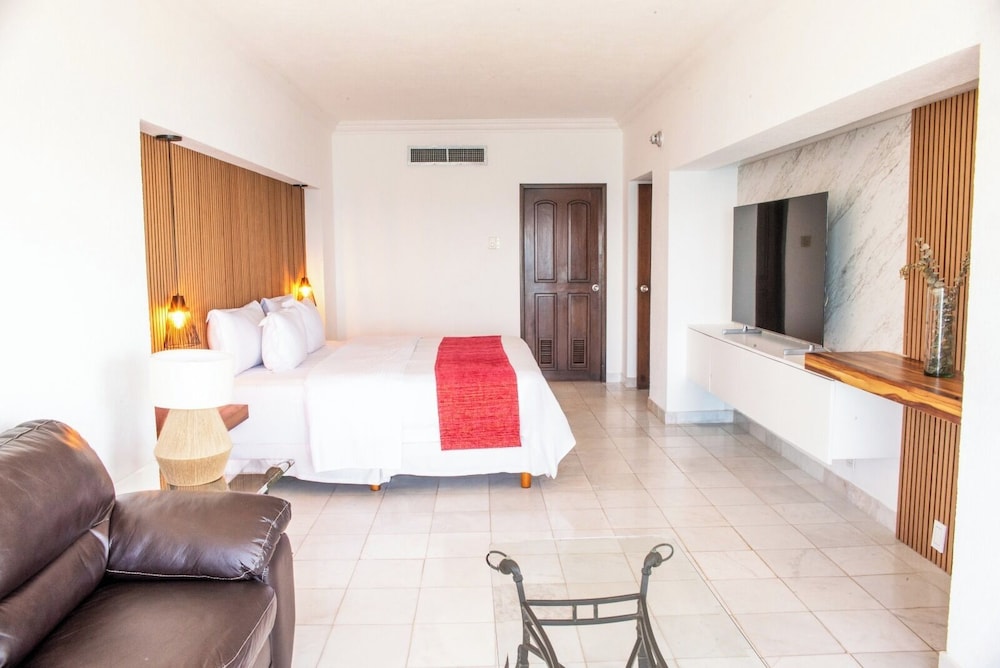 Hotel San Carlos Plaza, Beach & Convention Center 14/58