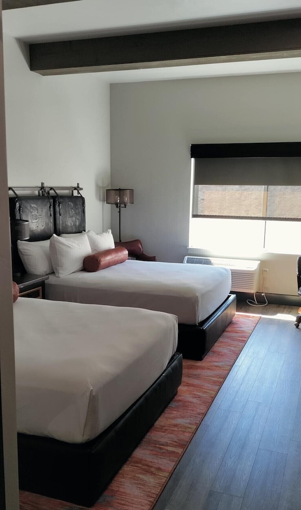 Luxury, 2 Queen Beds
