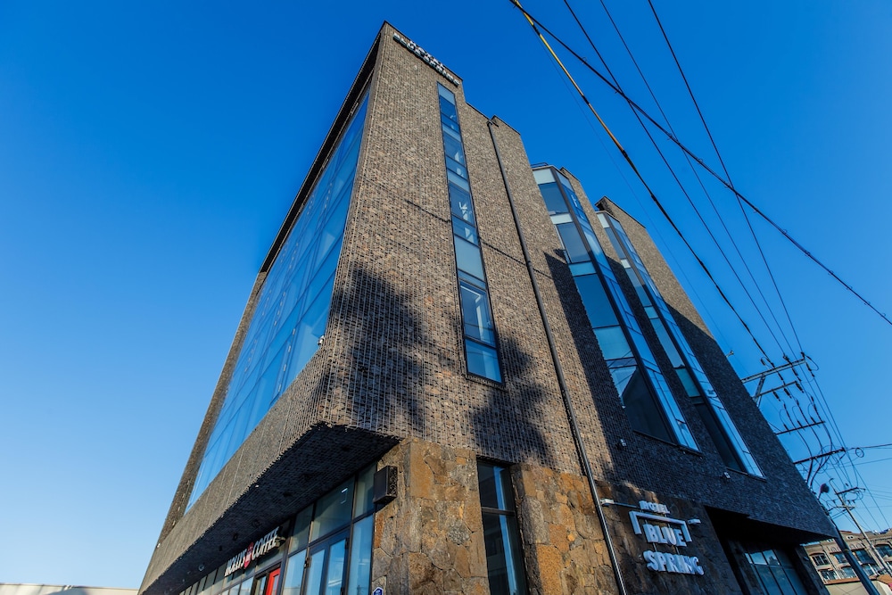 Bluespring Boutique Hotel 2/50