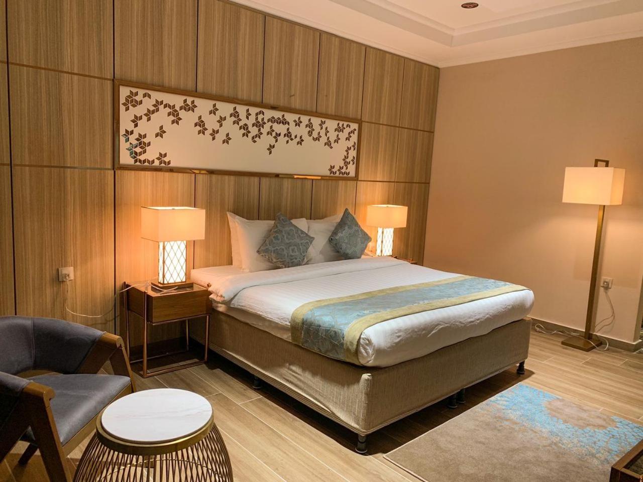2 Bedrooms, Suite