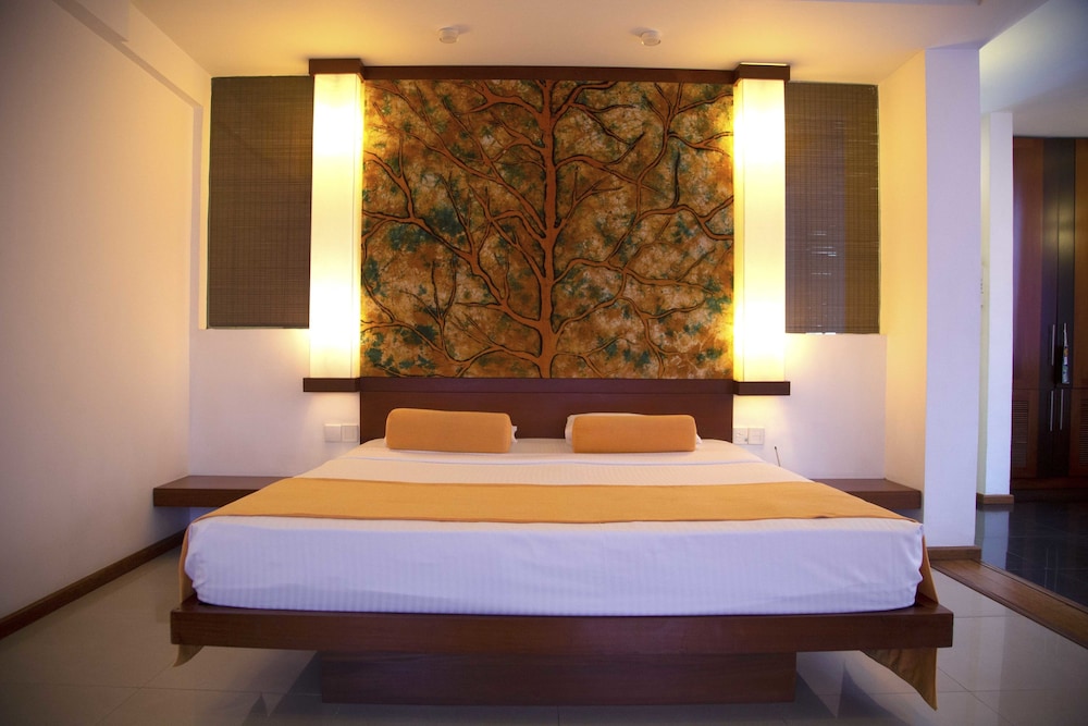 Topaz Hotel 22/60