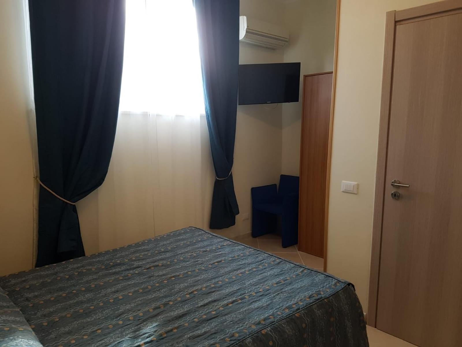 Room, Single, Queen Bed, Separate Building