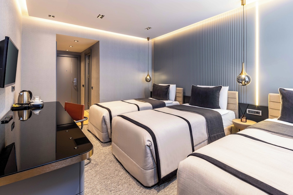 ROOM, TRIPLE