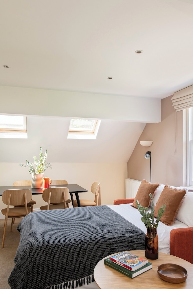 SACO Reading - Castle Crescent 55/64