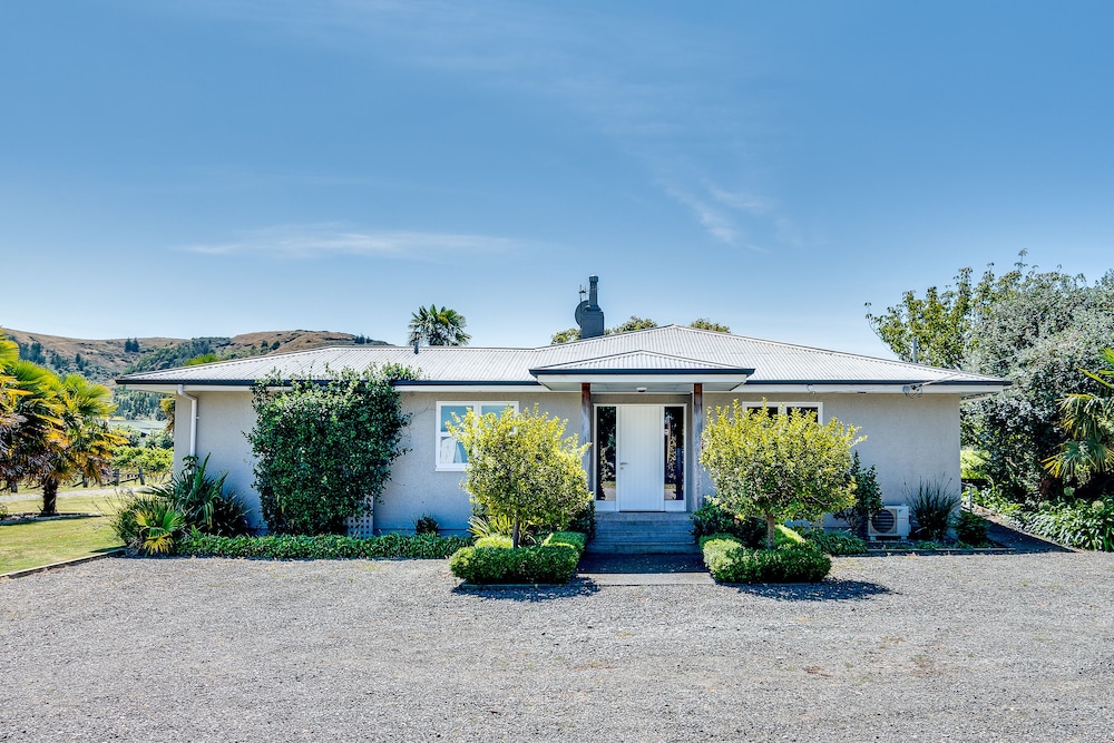 The Farmhouse at Mission Estate 2/24
