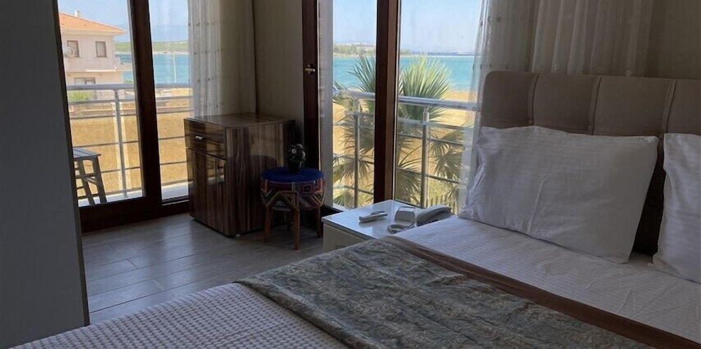 Cunda Demir Hotel 12/20