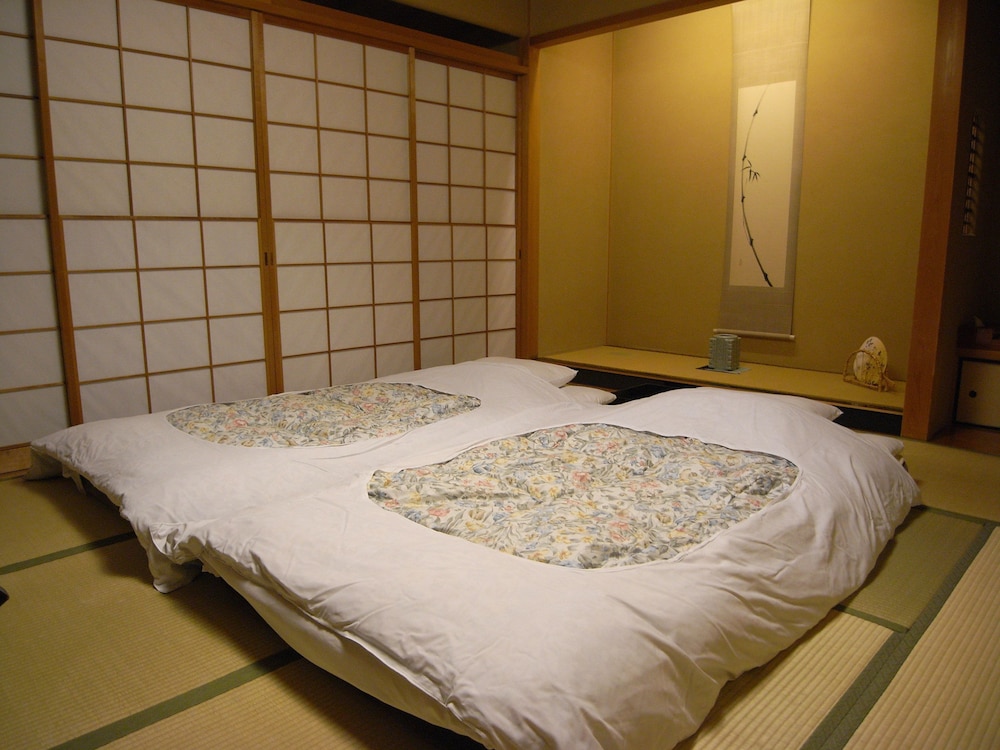 Kawakamiya Kasuitei 17/62