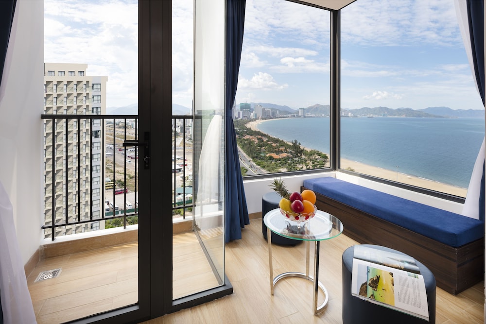 Crown Hotel Nha Trang 12/36