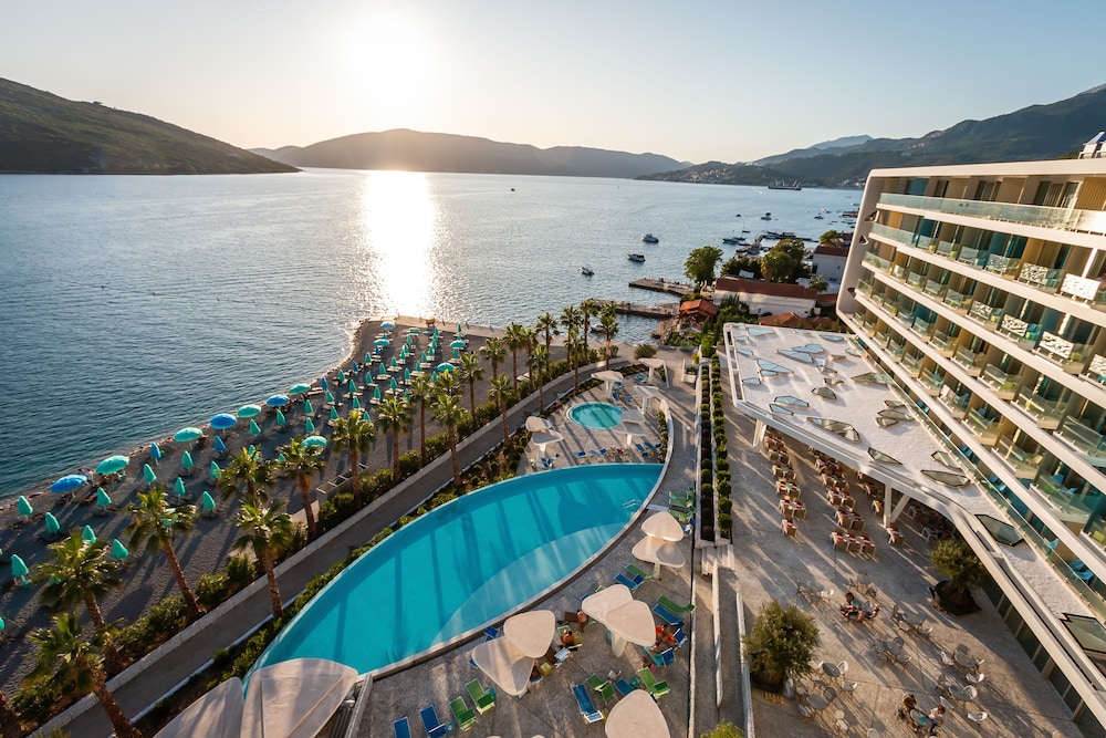 Carine Hotel Kumbor 44/50