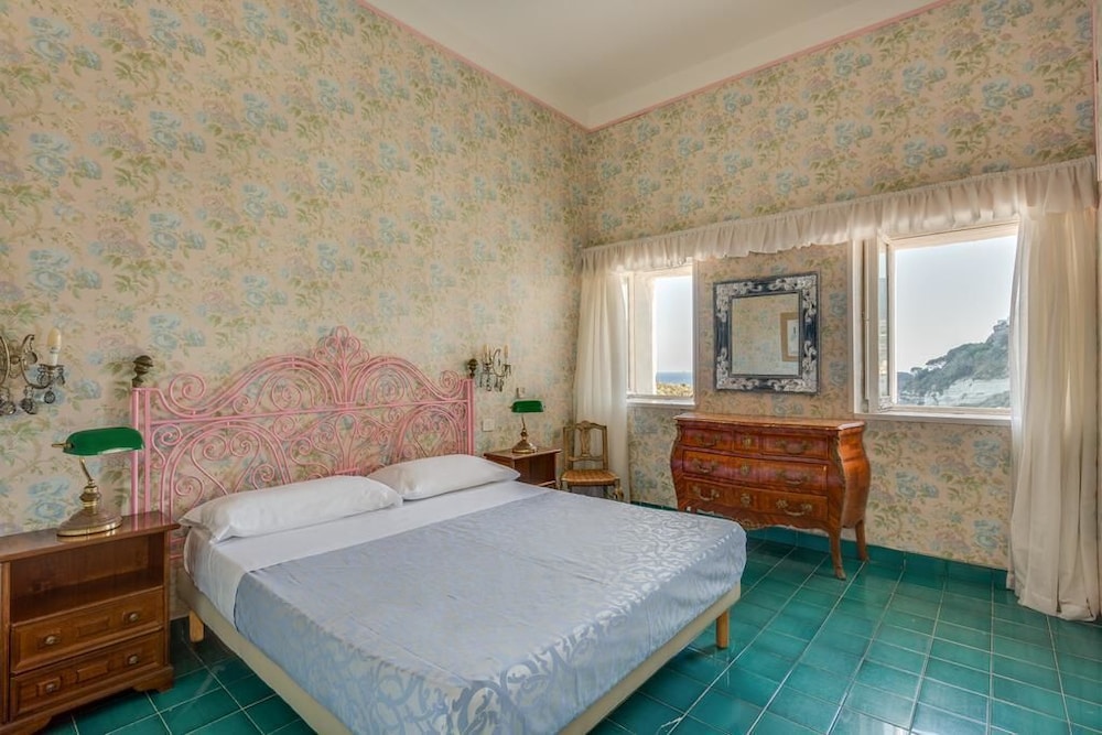 Hotel Torre Dei Borboni 25/72
