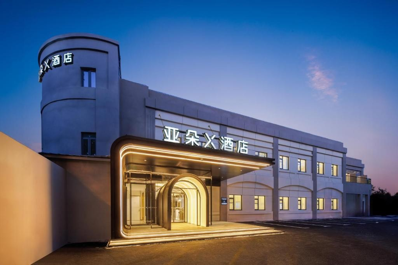 Shanghai National Convention and Exhibition Center Zhuguang Road Qingju Hotel 3/18