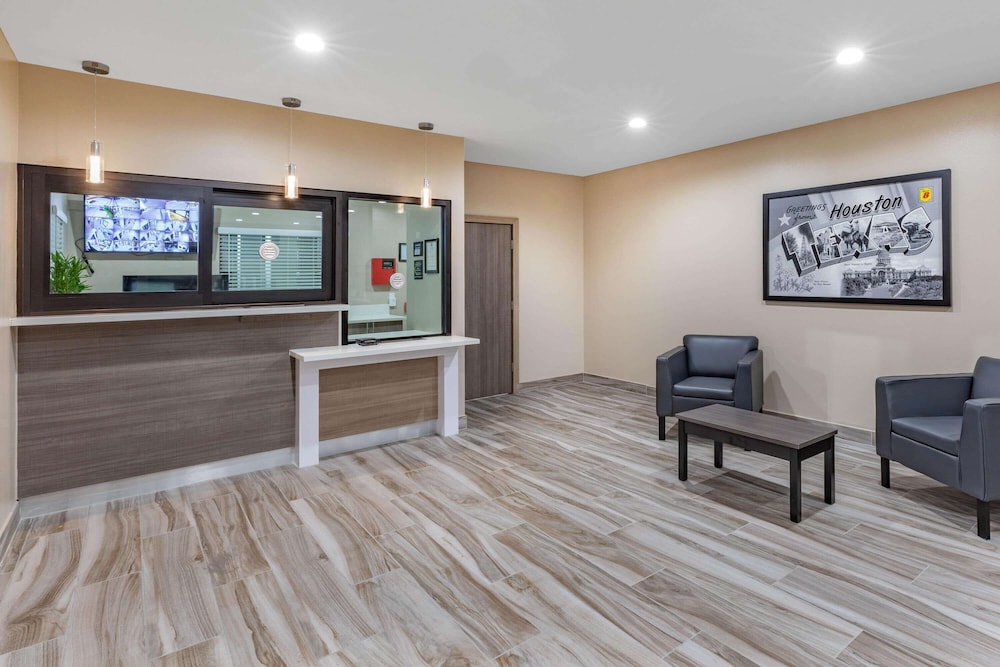 Super 8 by Wyndham Houston NW Beltway 8-West Rd 15/20
