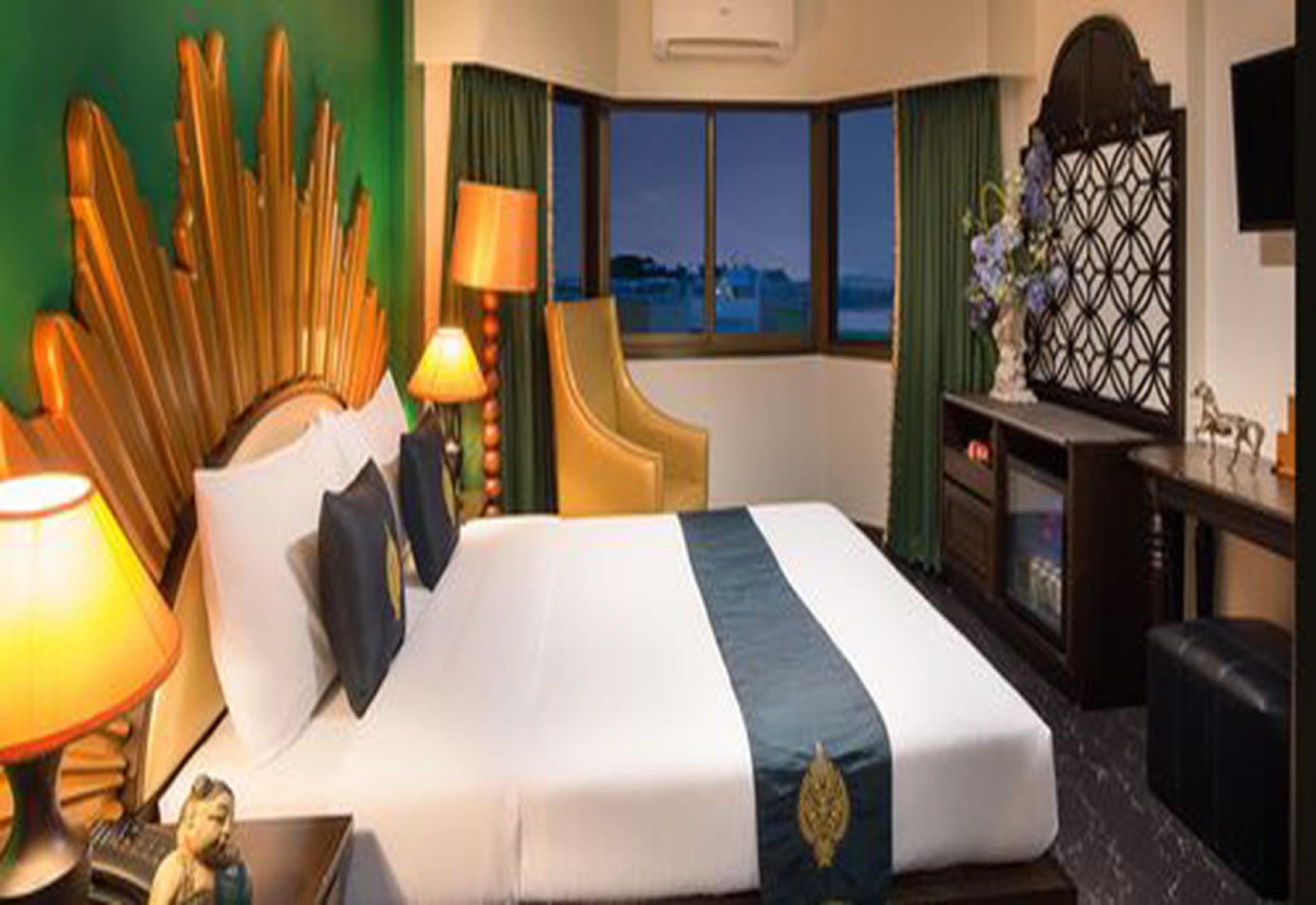 Splendid, King Bed