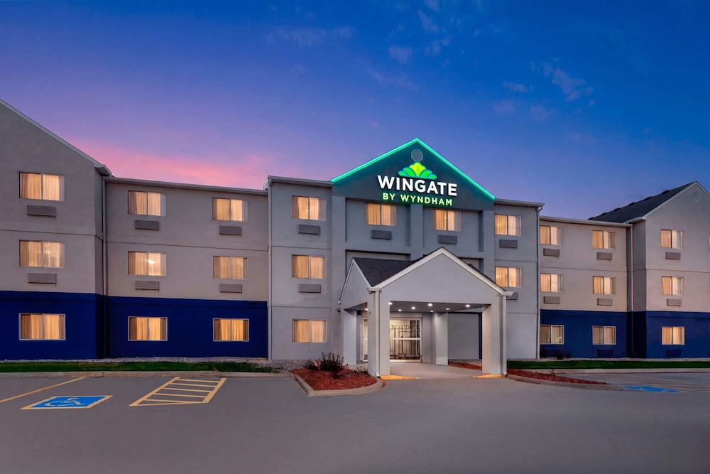Wingate by Wyndham Oshkosh 2/51