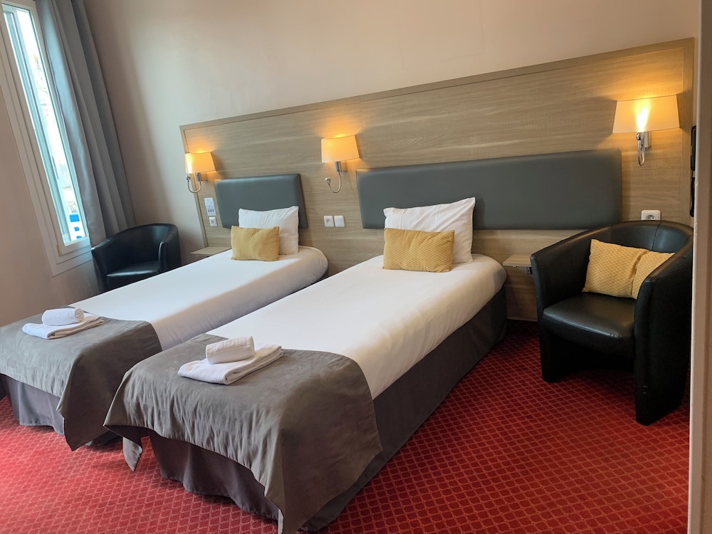 Brit Hotel Bleu Nuit 36/50