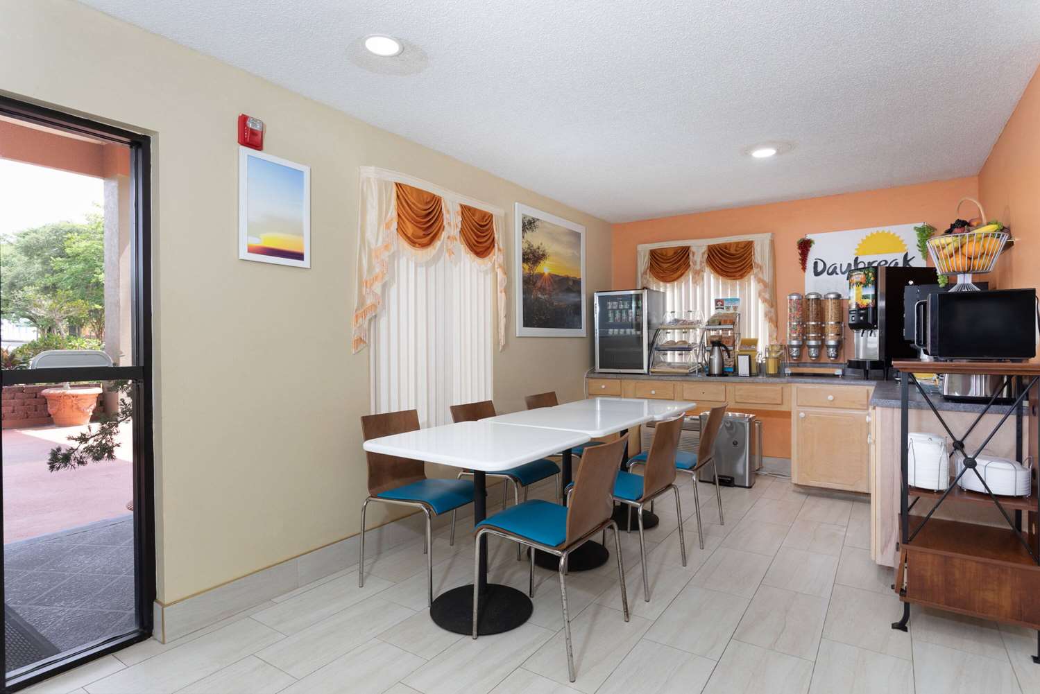 Days Inn by Wyndham Chipley 10/17