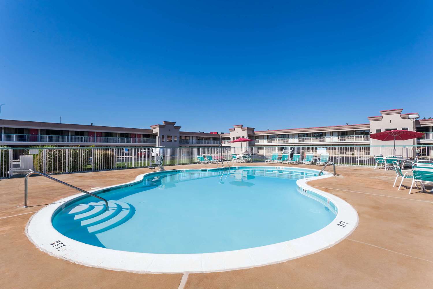 Ramada by Wyndham Edgewood Hotel & Conference Center 17/20