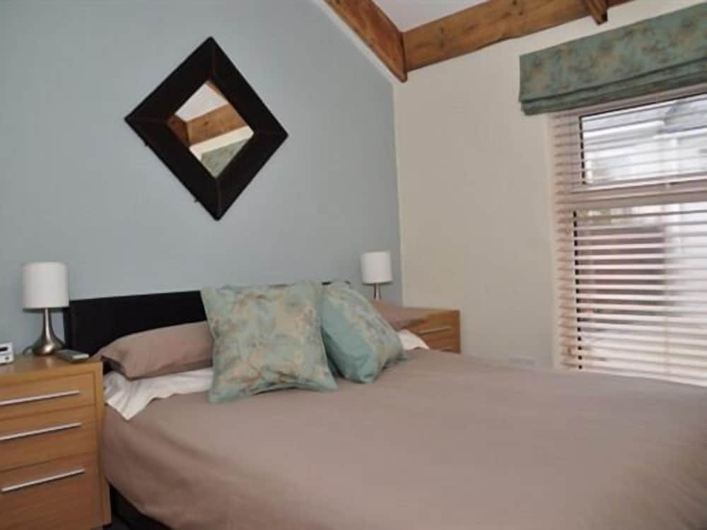 St Bernards Guesthouse 6/15