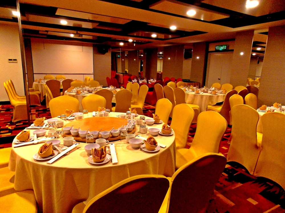 Harbour View Hotel 48/56