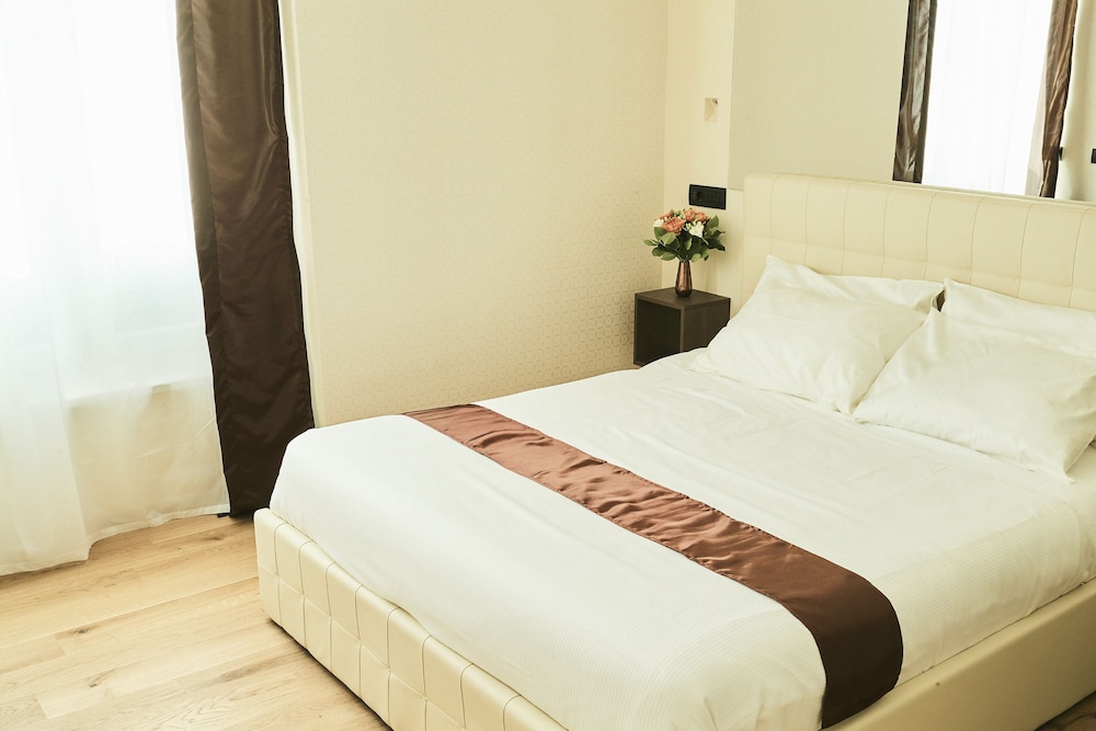 Aiello Rooms - San Babila 17/61