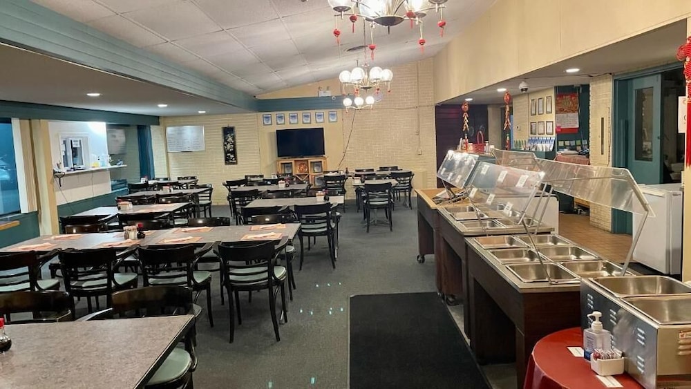 Lively Inn & Suites 48/61