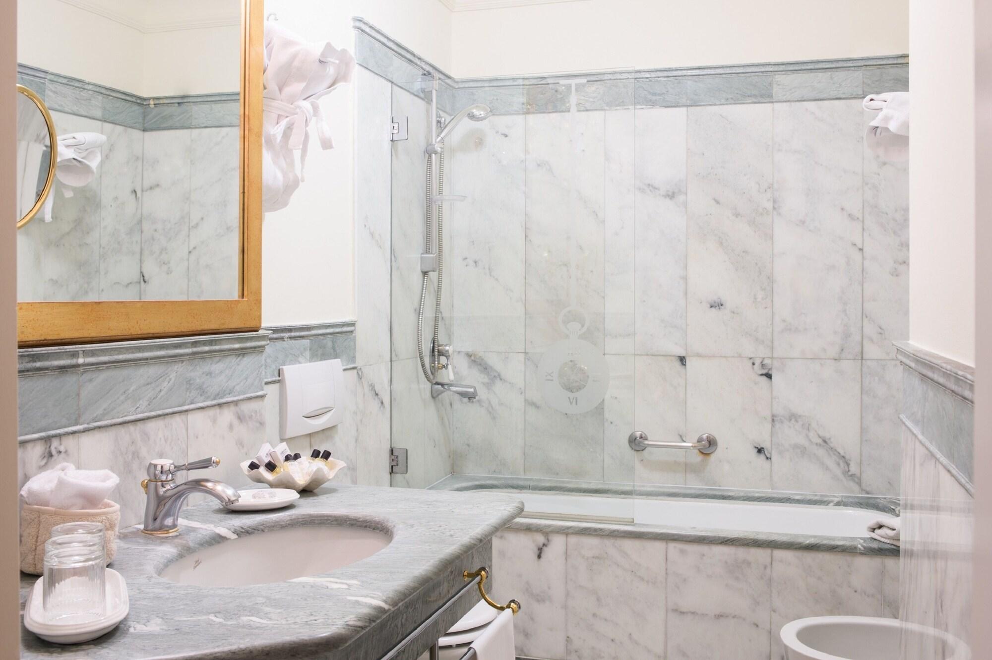 Deluxe, Suite, Sulla Via View، Art Hotel Orologio 2/2
