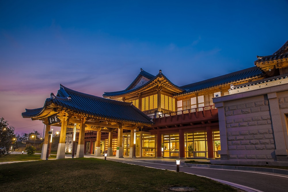 Youngsanjae Hanok Hotel 5/44