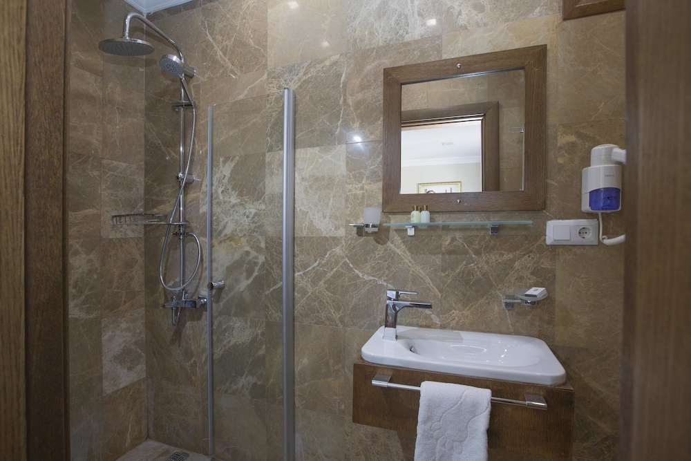 AKKAN LUXURY HOTEL 34/84