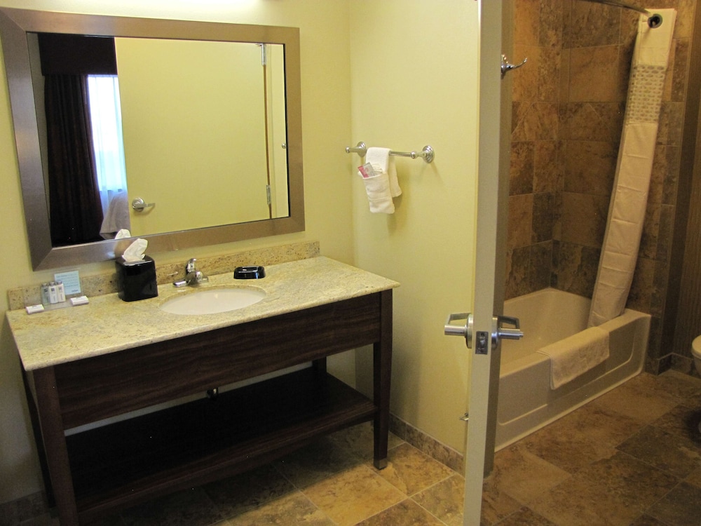 Hampton Inn and Suites Jamestown ND 7/26
