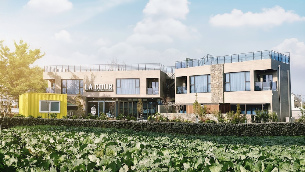 La Cour 44/50